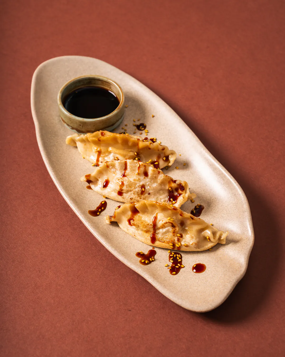 Gyoza di gambero rosa con salsa, tre pezzi
